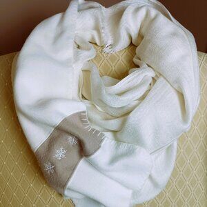 WINTER WHITE 2 Scarf Set for cozy warmth soft 2 textures EUC